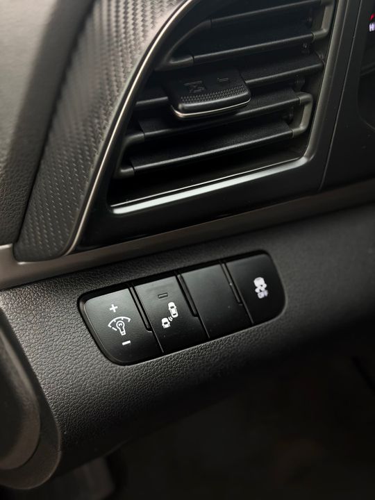 Hyundai Elantra 2020 - Image 8