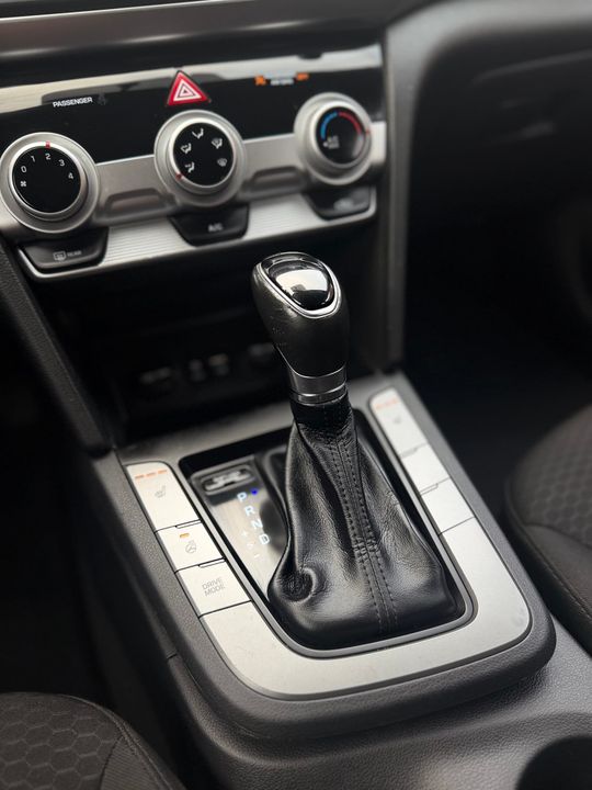 Hyundai Elantra 2020 - Image 10