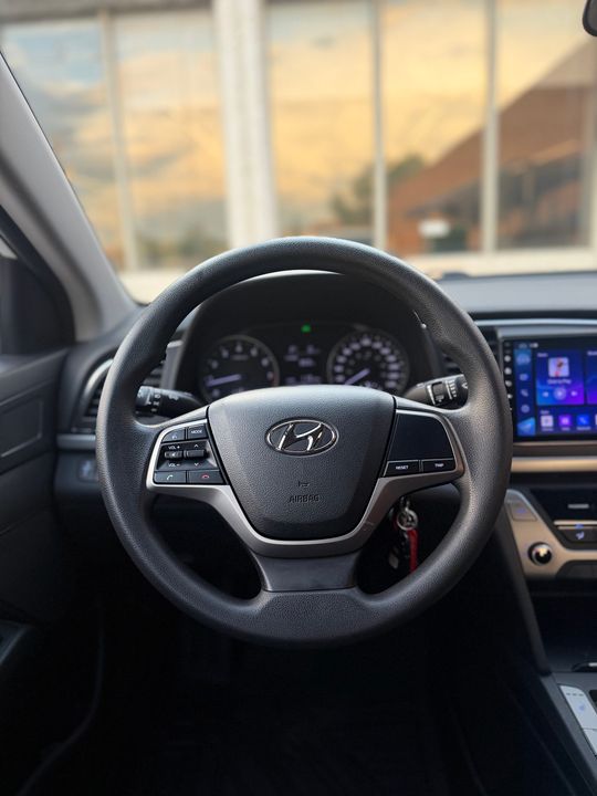 Hyundai Elantra 2018 - Image 10