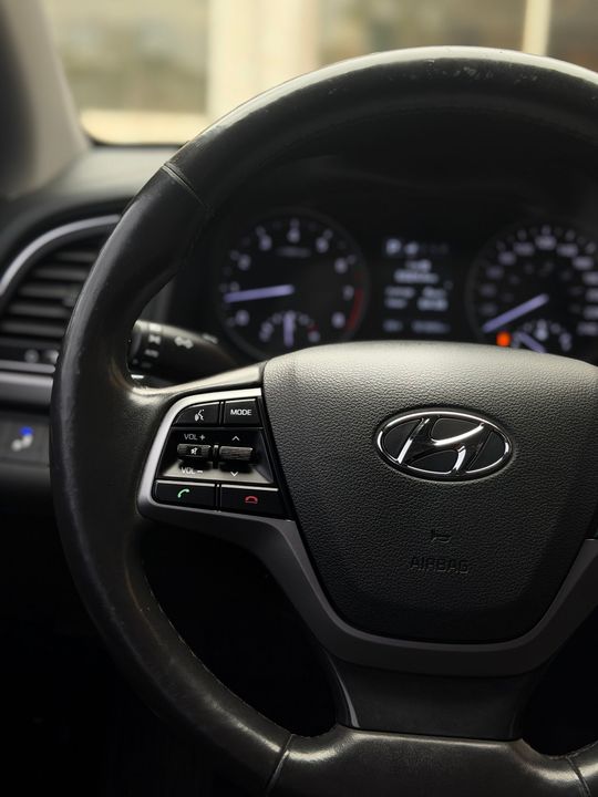 Hyundai Elantra 2018 - Image 17