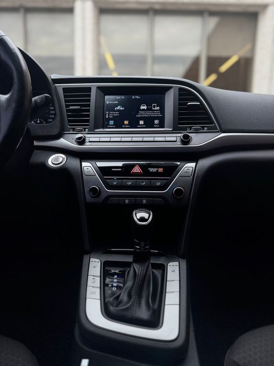 Hyundai Elantra 2018 - Image 12