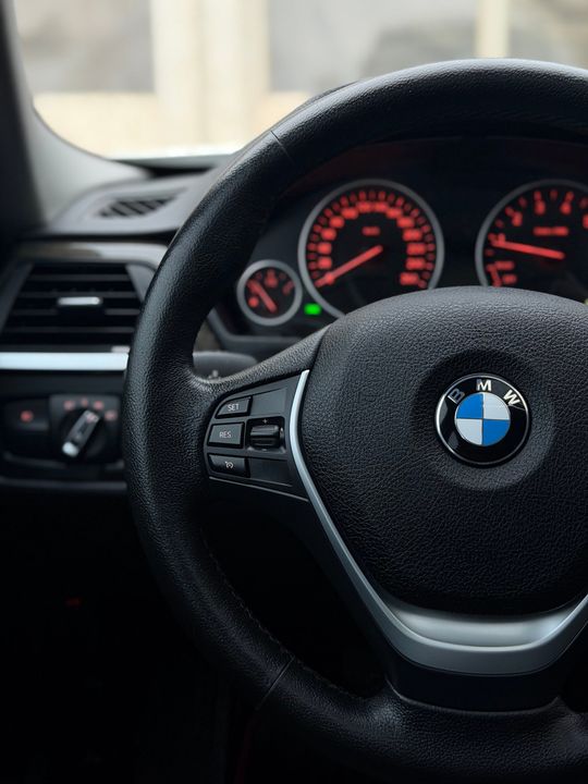 BMW 328i 2013 - Image 17