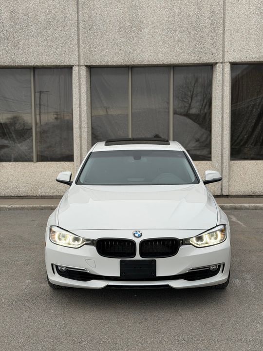 BMW 328i 2013 - Image 2