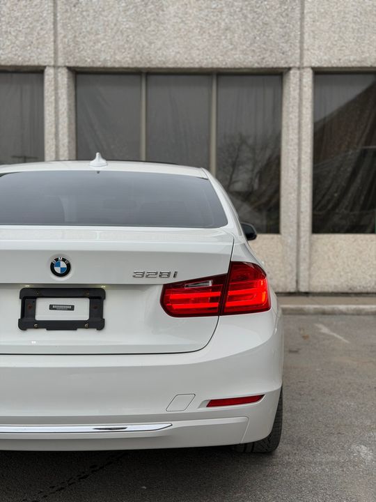 BMW 328i 2013 - Image 4