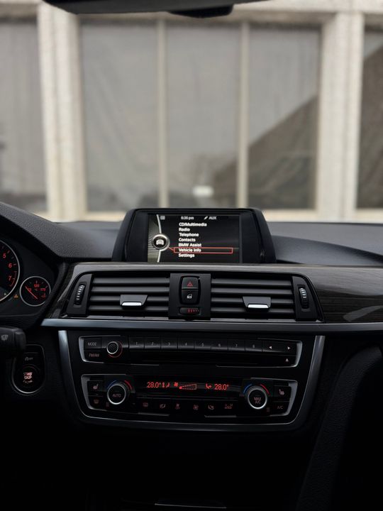 BMW 328i 2013 - Image 16