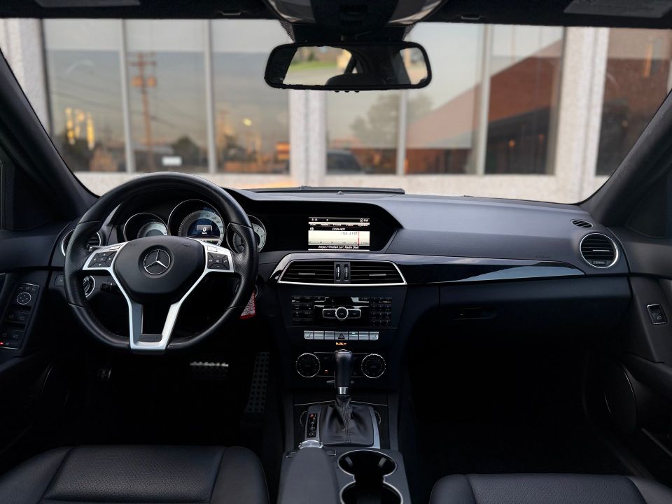 Mercedes-Benz C 300 2013 - Image 12